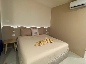 Standard King room with Balcony | Roupas de cama antialérgicas, cofres nos quartos, Wi-Fi de cortesia