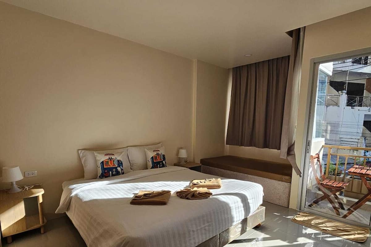 Hypo-allergenic bedding, in-room safe, individually decorated