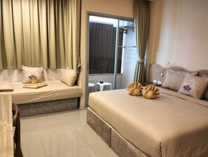 Standard Triple Room | Premium bedding, desk, laptop workspace, WiFi (free) - The Rock Patong Comfort Stay (Patong)