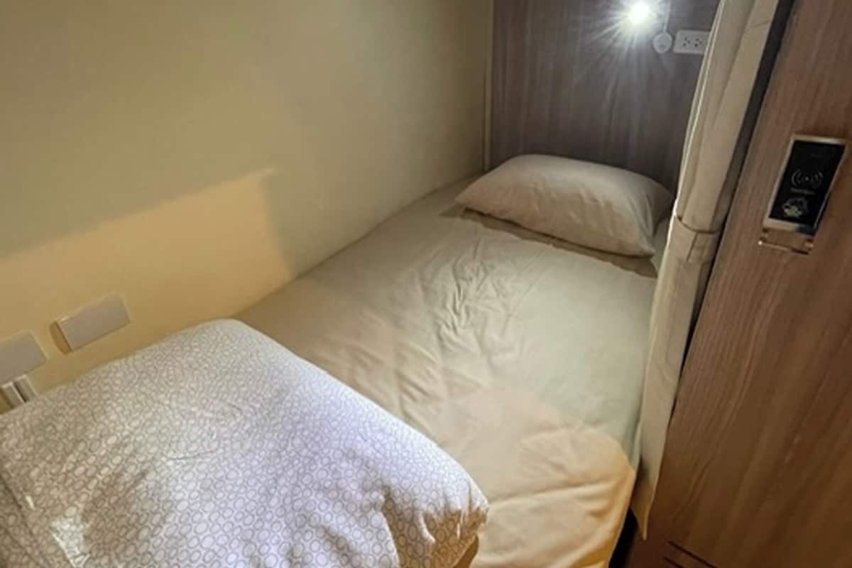 Hypo-allergenic bedding, in-room safe, free WiFi, bed sheets