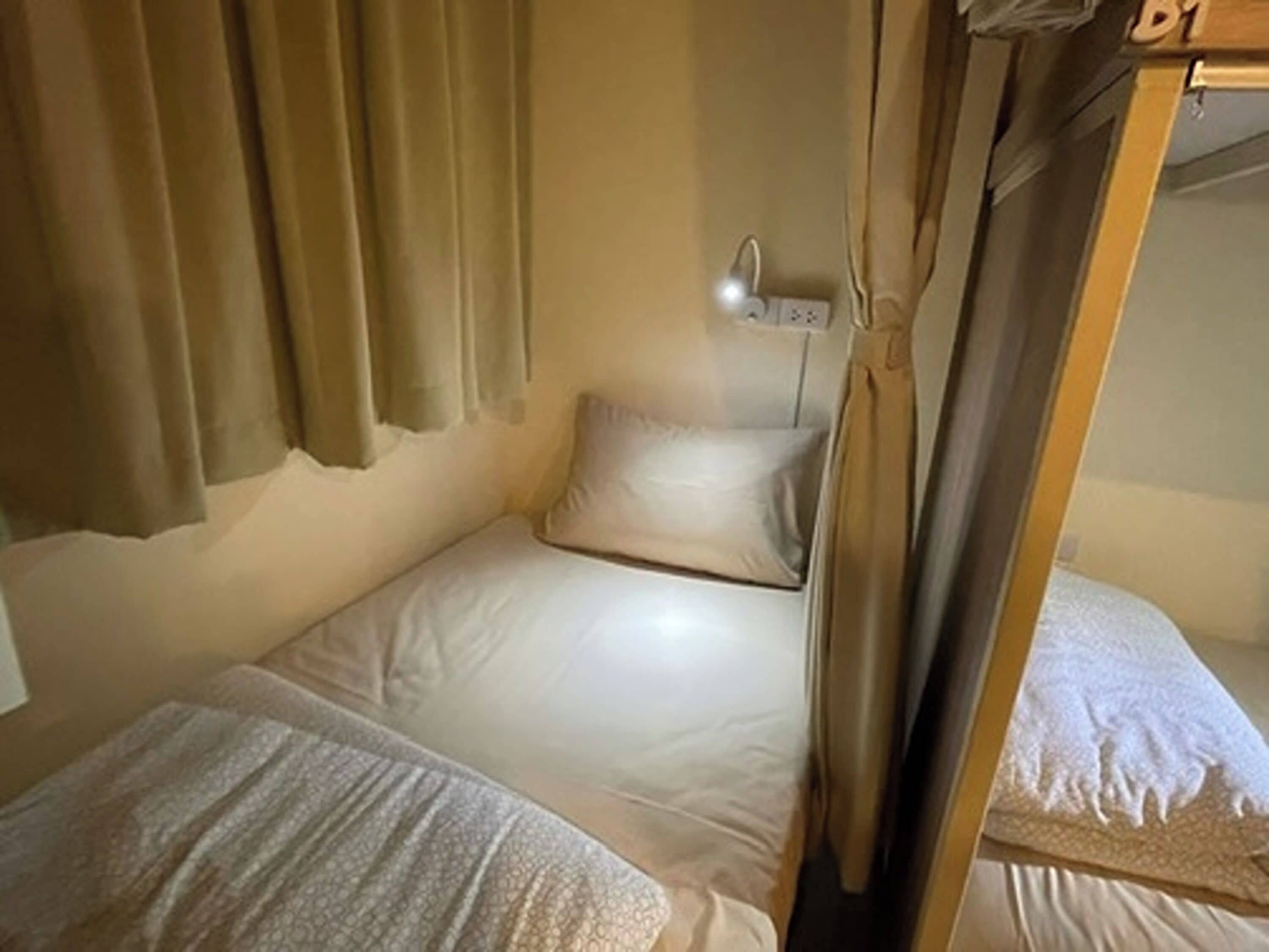 Slaapzaal, alleen voor mannen | Hypoallergeen beddengoed, een kluis op de kamer, gratis wifi, beddengoed