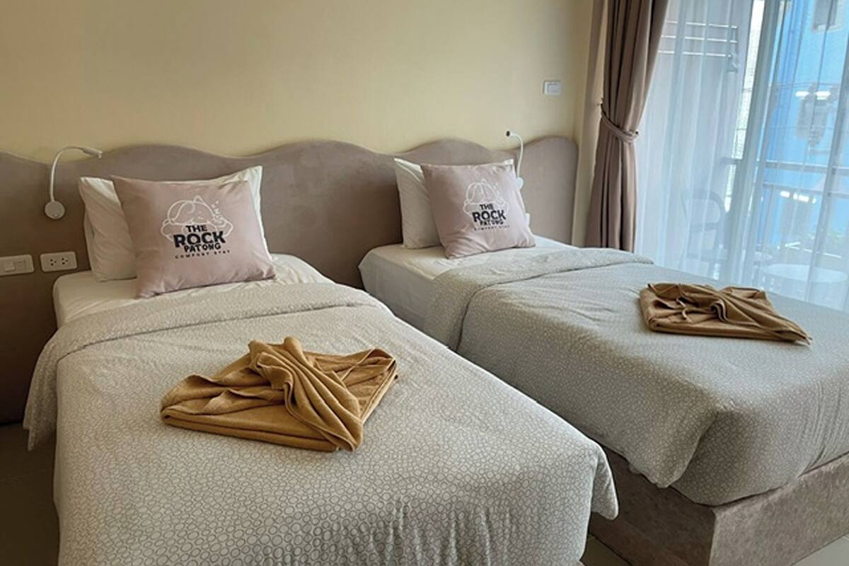 Deluxe Twin Room, Balcony | Hypo-allergenic bedding, in-room safe, individually decorated