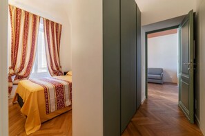 1 bedroom, desk, iron/ironing board, WiFi