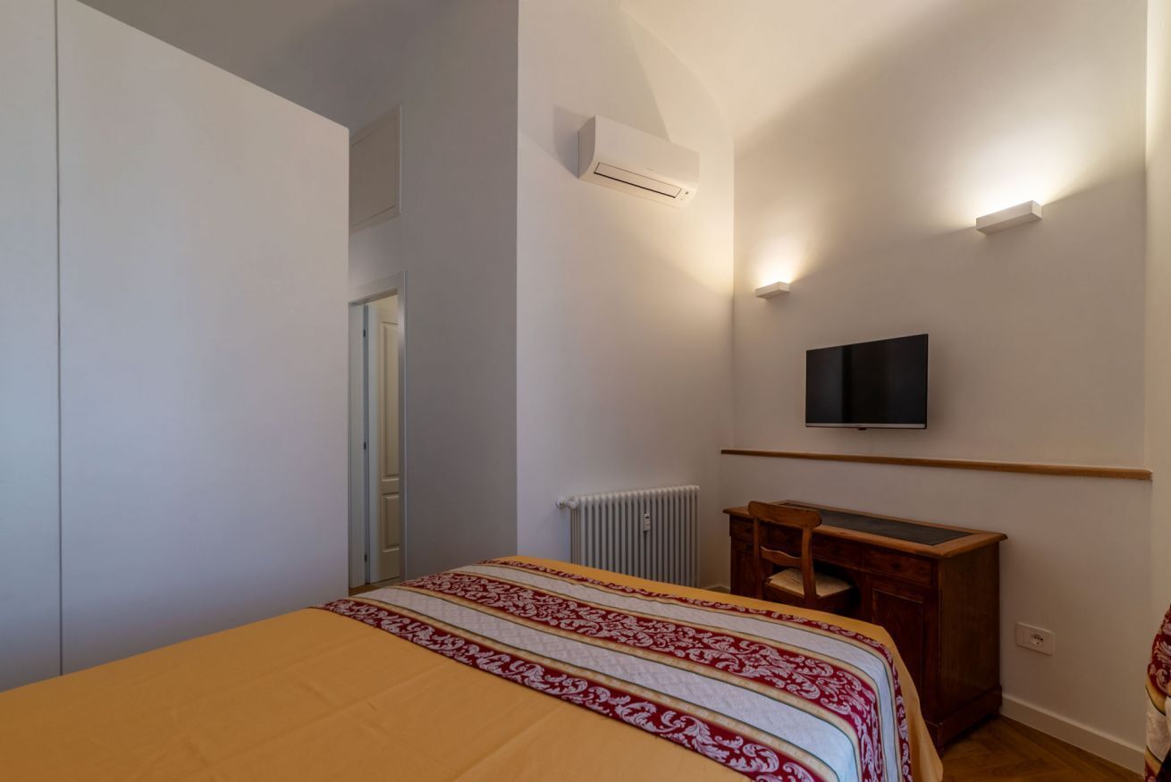 1 bedroom, desk, iron/ironing board, WiFi