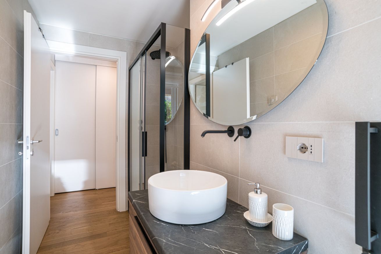 Douche, sèche-cheveux, bidet