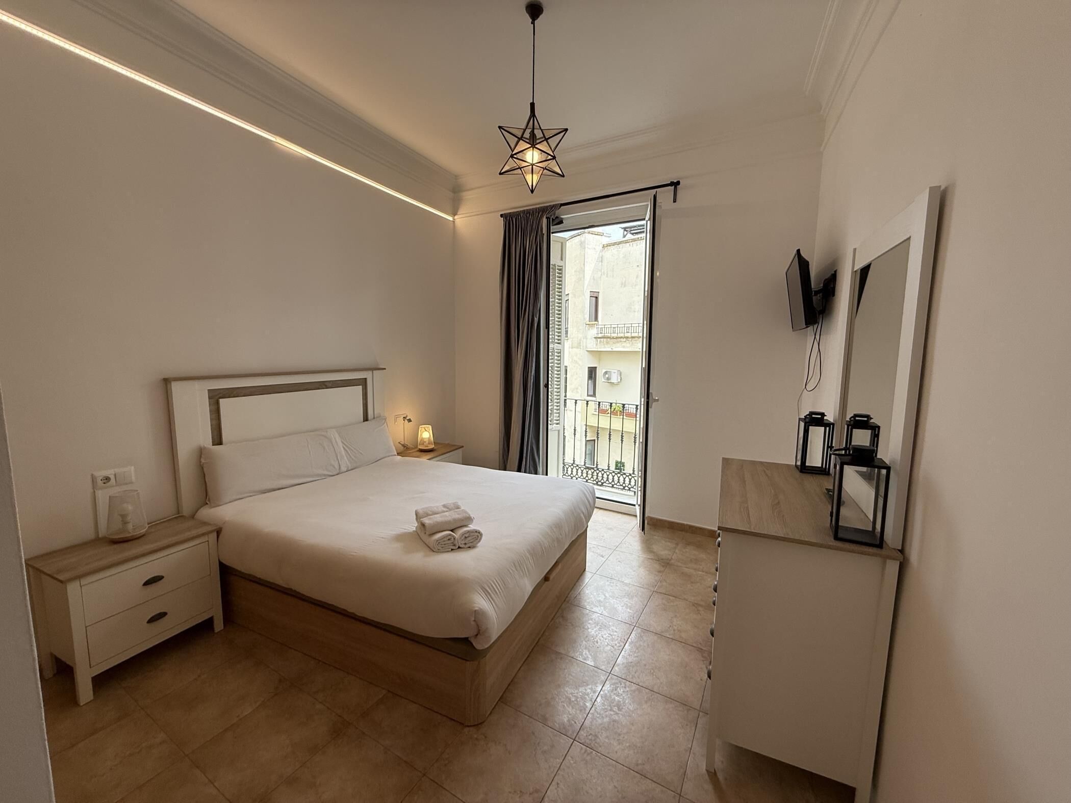 2 bedrooms, iron/ironing board, internet, bed sheets