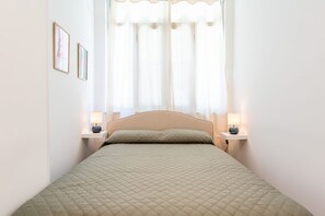 2 makuuhuonetta, silitysrauta/-lauta, vauvan matkasänky, Wi-Fi