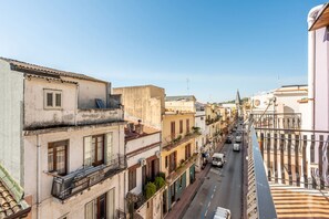 Unclassified image, 3 of 22, button