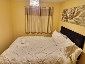 3 makuuhuonetta, silitysrauta/-lauta, Wi-Fi, vuodevaatteet