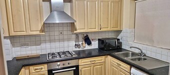3 Bed house - Sleeps 6 - Parking - Wifi