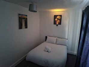 4 slaapkamers, een strijkplank/strijkijzer, wifi, beddengoed