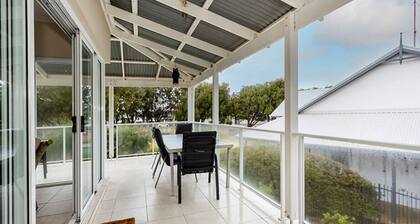 Lovely 4 bedroom home with resort amenities