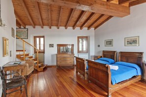 2 bedrooms, desk, WiFi (free), bed sheets - Teseo House | Lake View & Terrace, Gardone Riviera, Italy (Gardone Riviera)