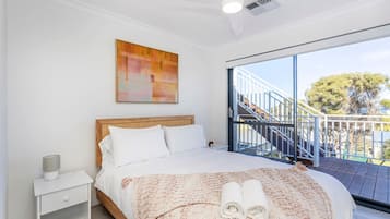 5 bedrooms, bed sheets