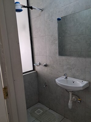 Towels, soap, toilet paper - RnM Haven in Tsavo Apartments 13kms from JKIA
Walk to Stylish,Clean & Comfy Stay (Nairobi)