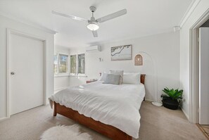 4 chambres, fer et planche à repasser, Wi-Fi, draps fournis