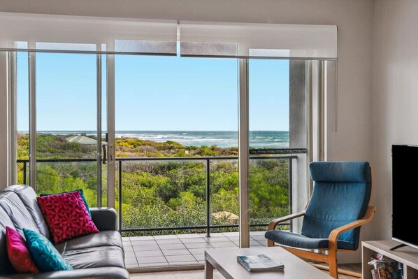 TV, stereo - Reef View, Ledge Point beachfront (Ledge Point)