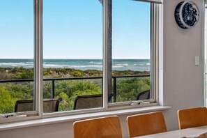 Interior - Reef View, Ledge Point beachfront (Ledge Point)