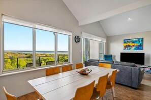 Interior - Reef View, Ledge Point beachfront (Ledge Point)