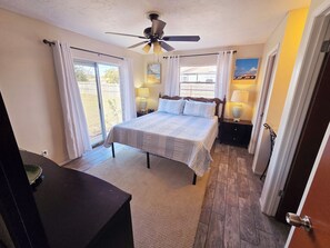 3 bedrooms, desk, iron/ironing board, travel cot - Charming Spacious Home with a Game Room Close to Beaches and IMG Academy. (Bradenton)