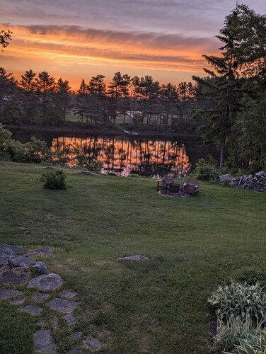 Cozy, quiet, relaxing watching sunsets and sunrises on Richibucto river.