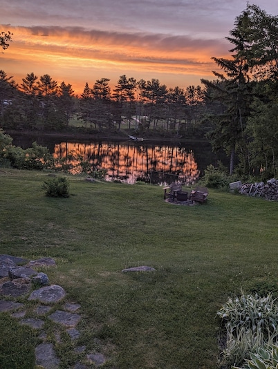 Cozy, quiet, relaxing watching sunsets and sunrises on Richibucto river.
