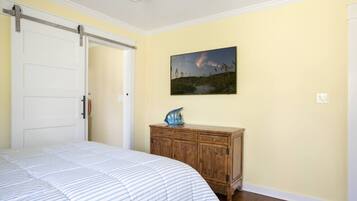 3 slaapkamers, een strijkplank/strijkijzer, reisbedje, gratis wifi