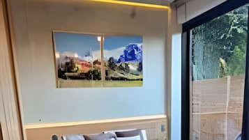 Espacio para trabajar con laptop y wifi gratis