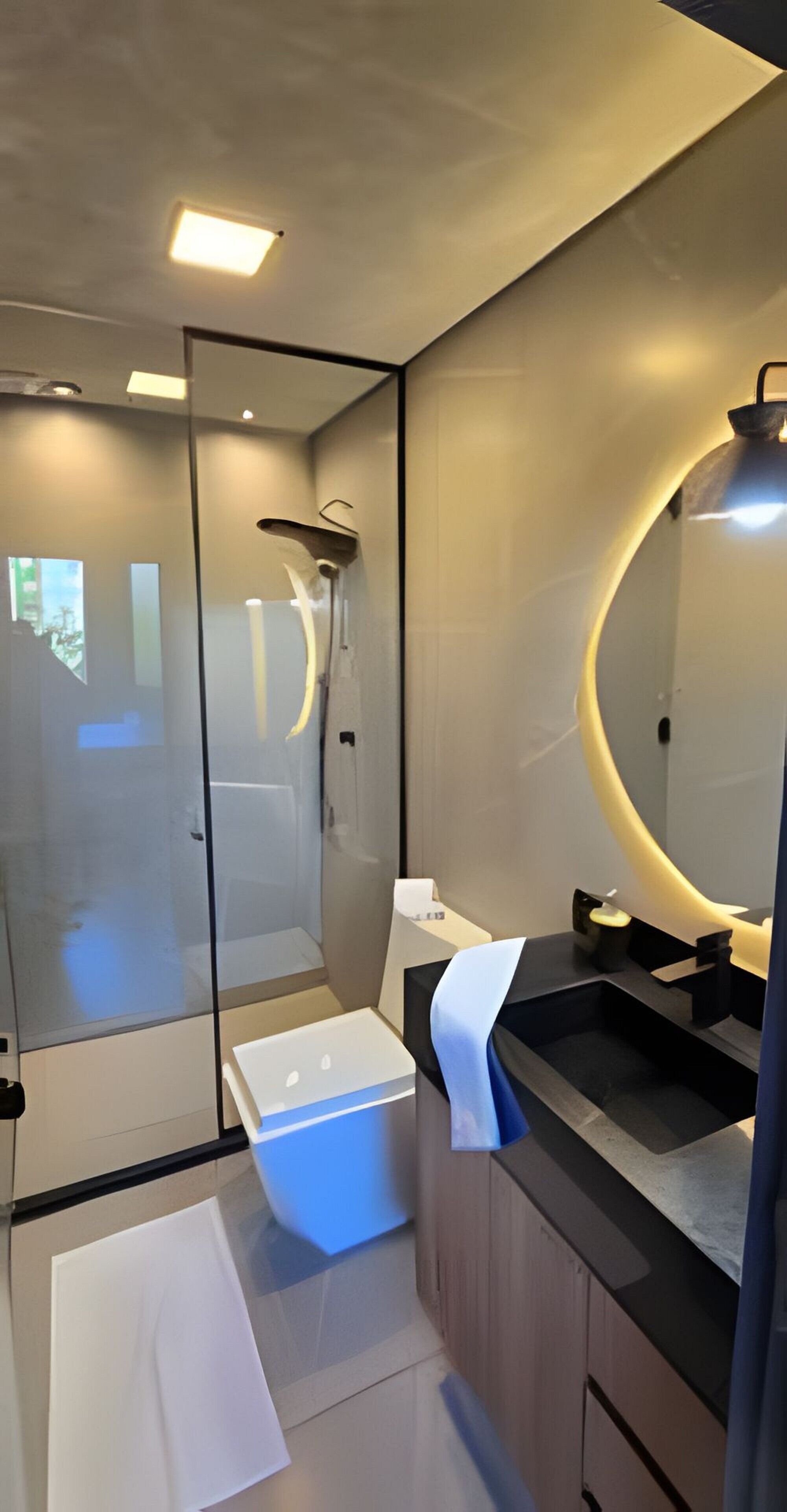 Appartement | Salle de bain | Serviettes fournies, savon, papier de toilette