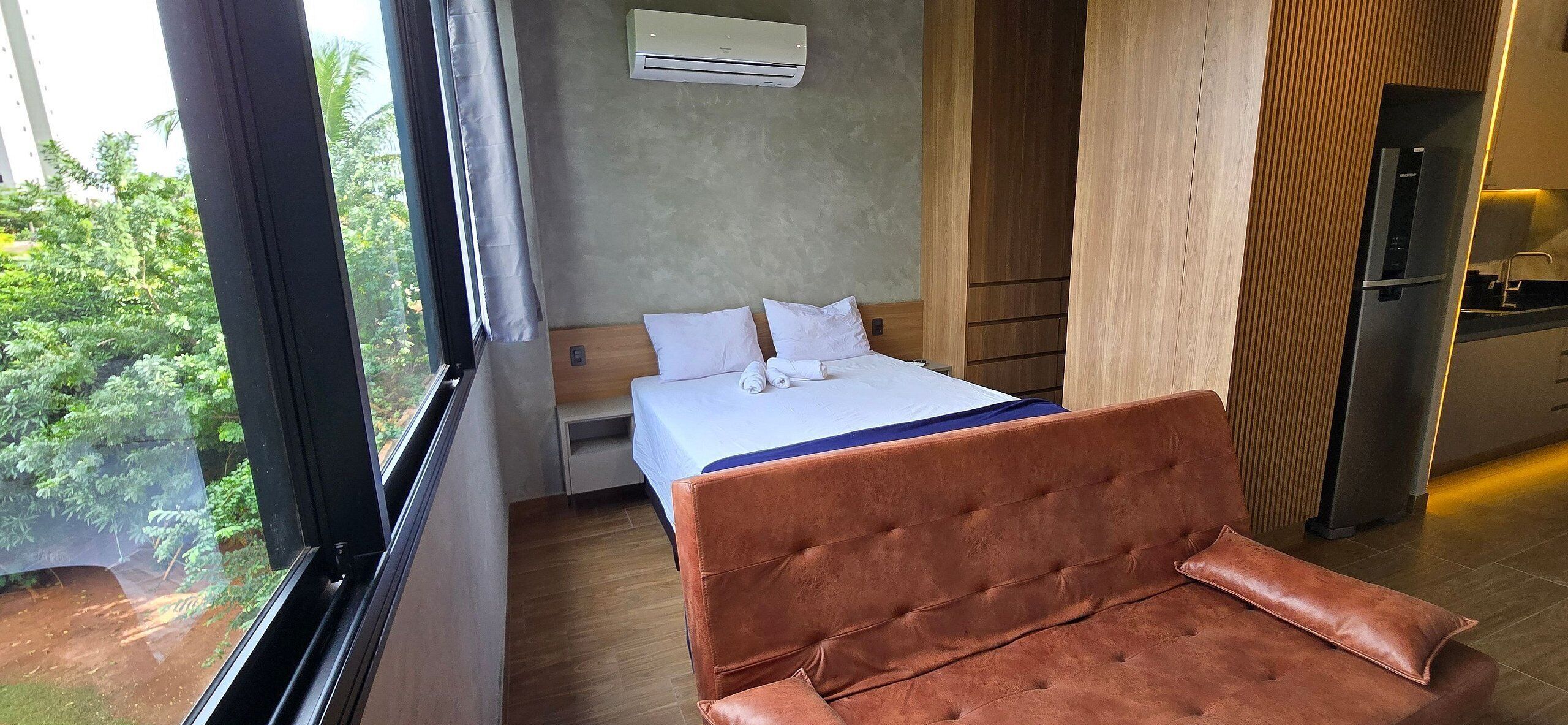 Căn hộ có thiết kế đặc sắc | Khu vực làm việc phù hợp cho laptop 