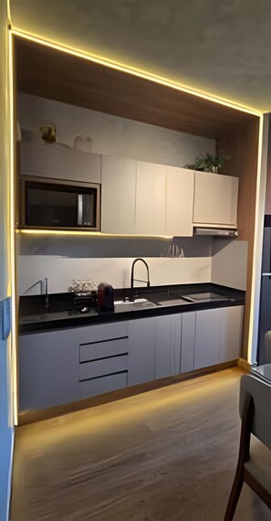 基础公寓 | 私人厨房 | 冰箱、微波炉、炉灶、厨具/餐具