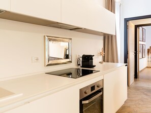 Fridge, oven, dishwasher, cookware/dishes/utensils