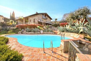 A heated pool - Agriturismo Apartm Vittoriale heated pool, Padenghe sul Garda, Italy (Padenghe sul Garda)