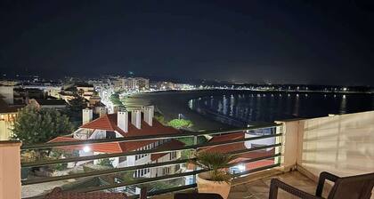Live the Beach Life, Duplex Apartment with Beach Views and 3 minute walk!