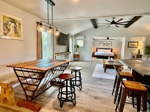 1 bedroom - Comfortable Studio With Modern Touches 9A (Oklahoma City)
