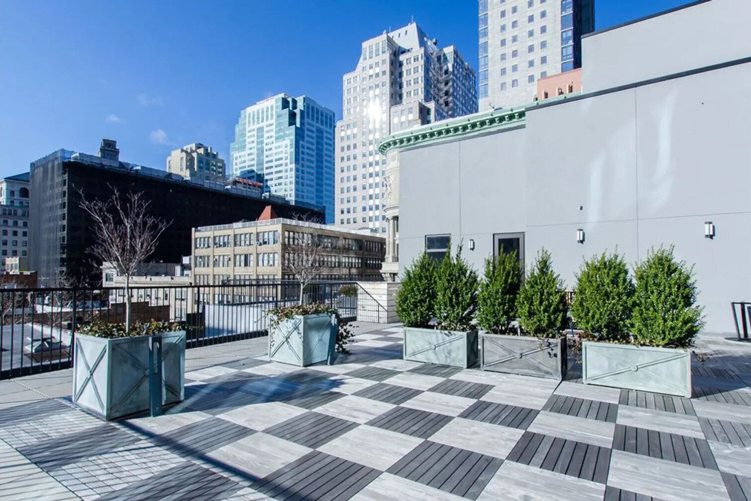 المنطقة المحيطة بالمنشأة