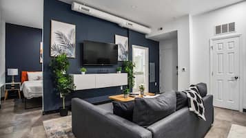 Deluxe Apartment | 1 bedroom, desk, laptop workspace, iron/ironing board