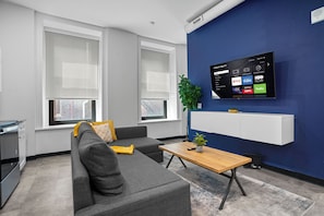 Appartamento Deluxe, 1 camera da letto, non fumatori | Area soggiorno | Smart TV 43 pollici con canali digitali, Netflix, Hulu