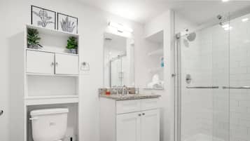 Apartemen Deluks, 1 kamar tidur, Bebas Asap Rokok | Kamar mandi | Pengering rambut, handuk, sabun, dan sampo