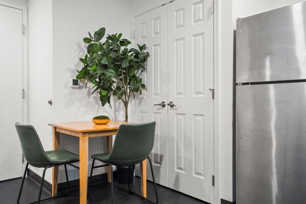 Apartemen Deluks, 1 kamar tidur, Bebas Asap Rokok | Makan di kamar