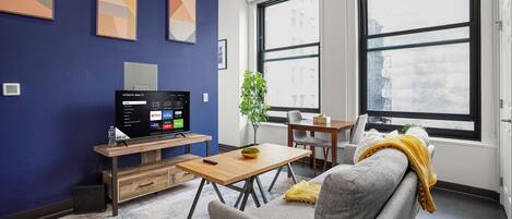 Smart TV 43 pulgadas con canales de televisión digitales, Netflix, Hulu