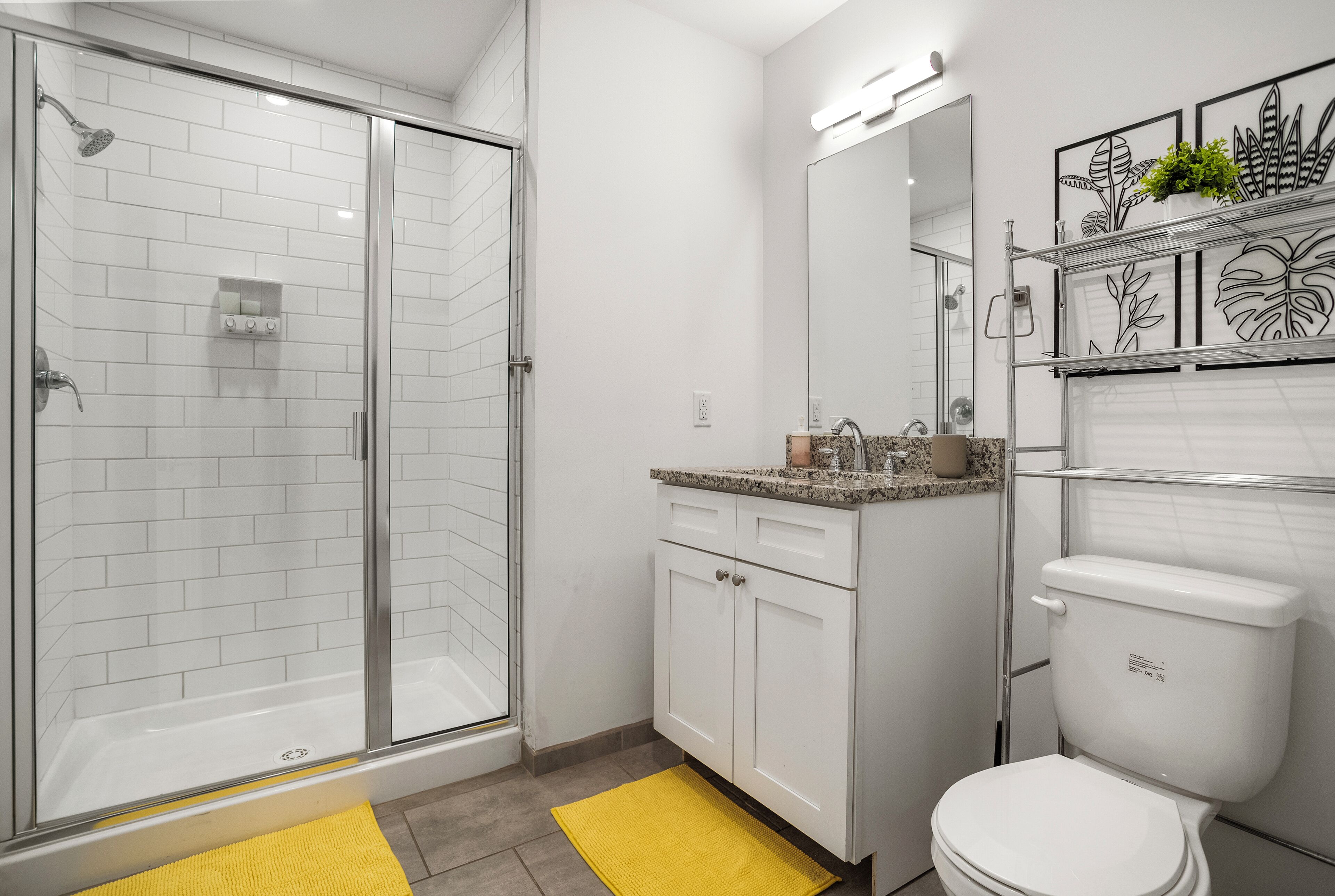 Deluxe Apartment, 1 Bedroom, Non Smoking | Bathroom | Hair dryer, towels, soap, shampoo