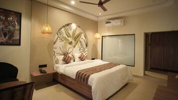 Quarto casal luxo | Wi-Fi de cortesia, roupa de cama