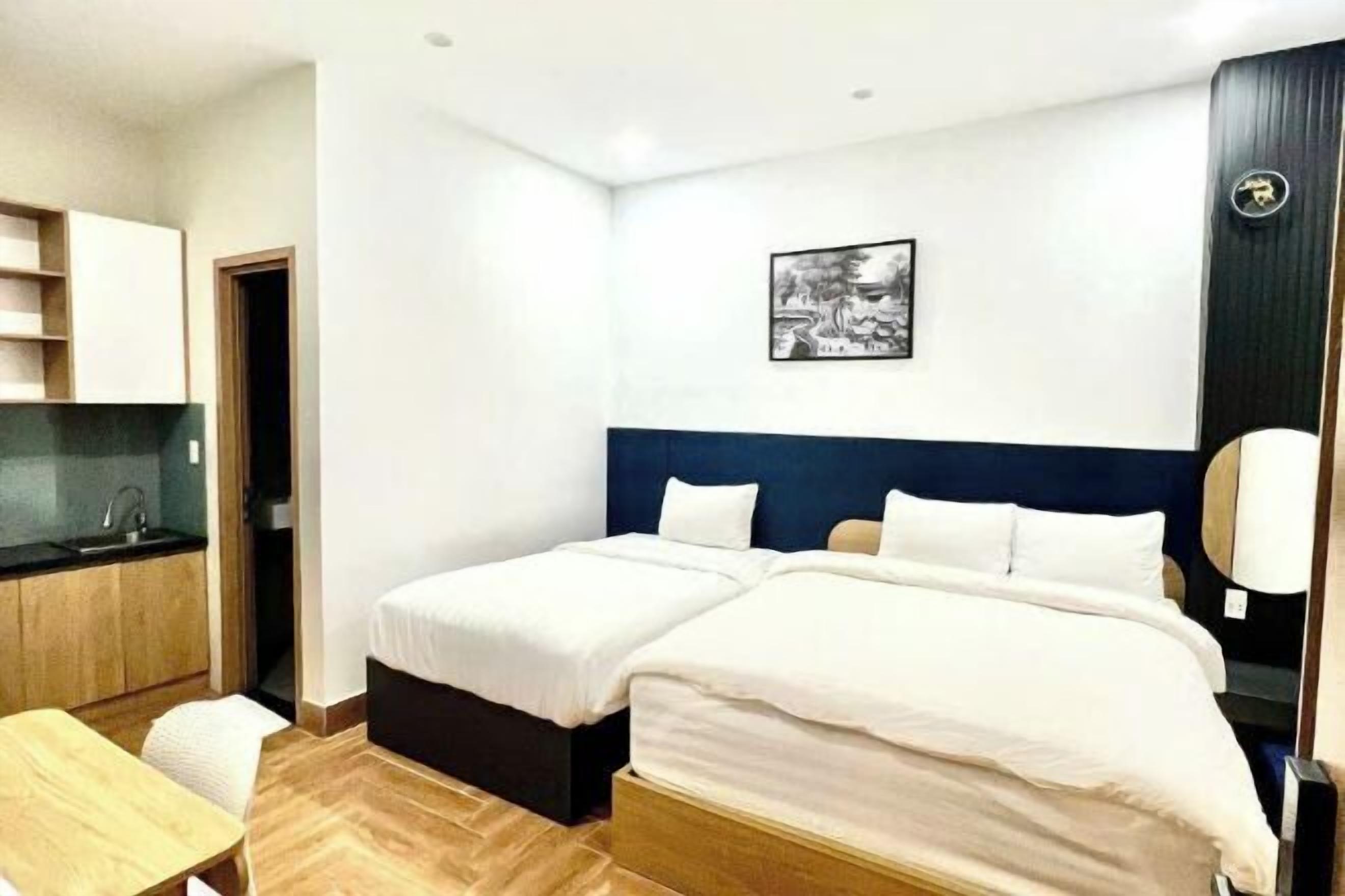 Een bureau, verduisterende gordijnen, geluiddichte muren, gratis wifi