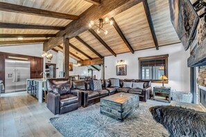 Télévision, cheminée