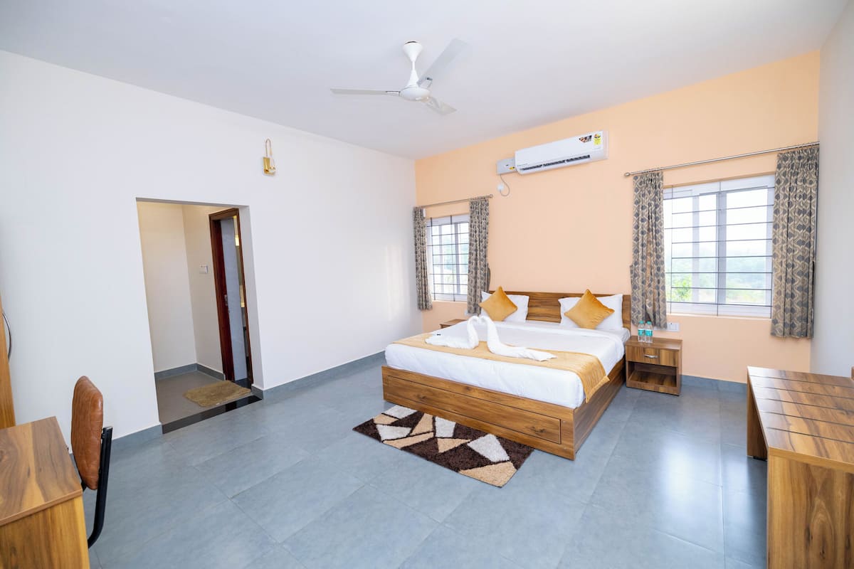 Appartamento Luxury, balcone, vista montagna | 1 camera, ferro/asse da stiro, Wi-Fi gratuito