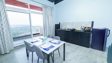 305 - One Bedroom Apartment | In-room dining