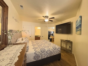 1 chambre, fer et planche Ă repasser, Wi-Fi gratuit, draps fournis