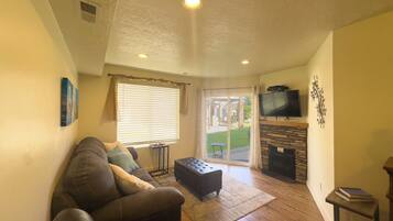TV, fireplace