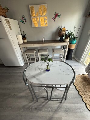 Dining - Charming Feathers Theme Home, King Bed, 2-bedroom house in Aurora with WiFi (Aurora)